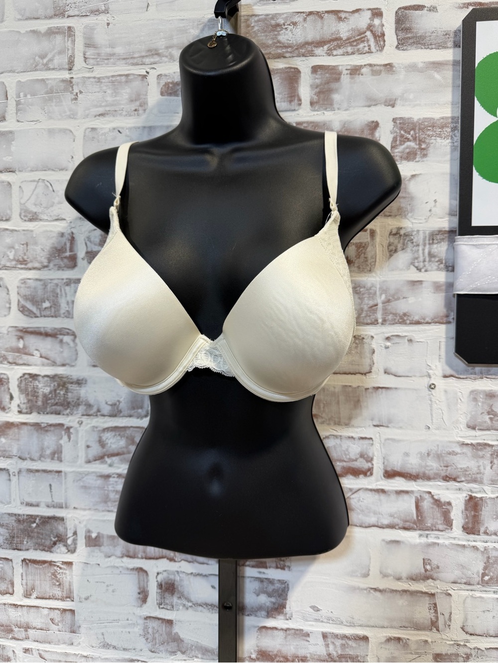 Maidenform Ivory Smooth Bra bundle 2 pieces